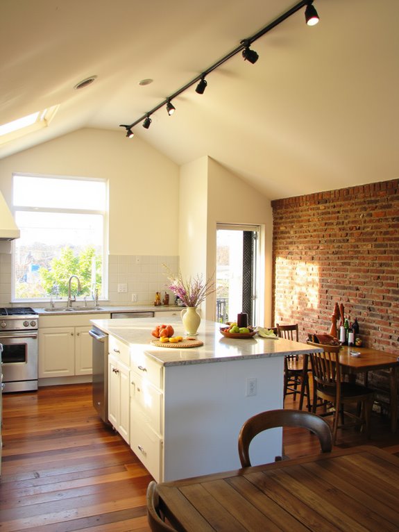 versatile adjustable track lighting